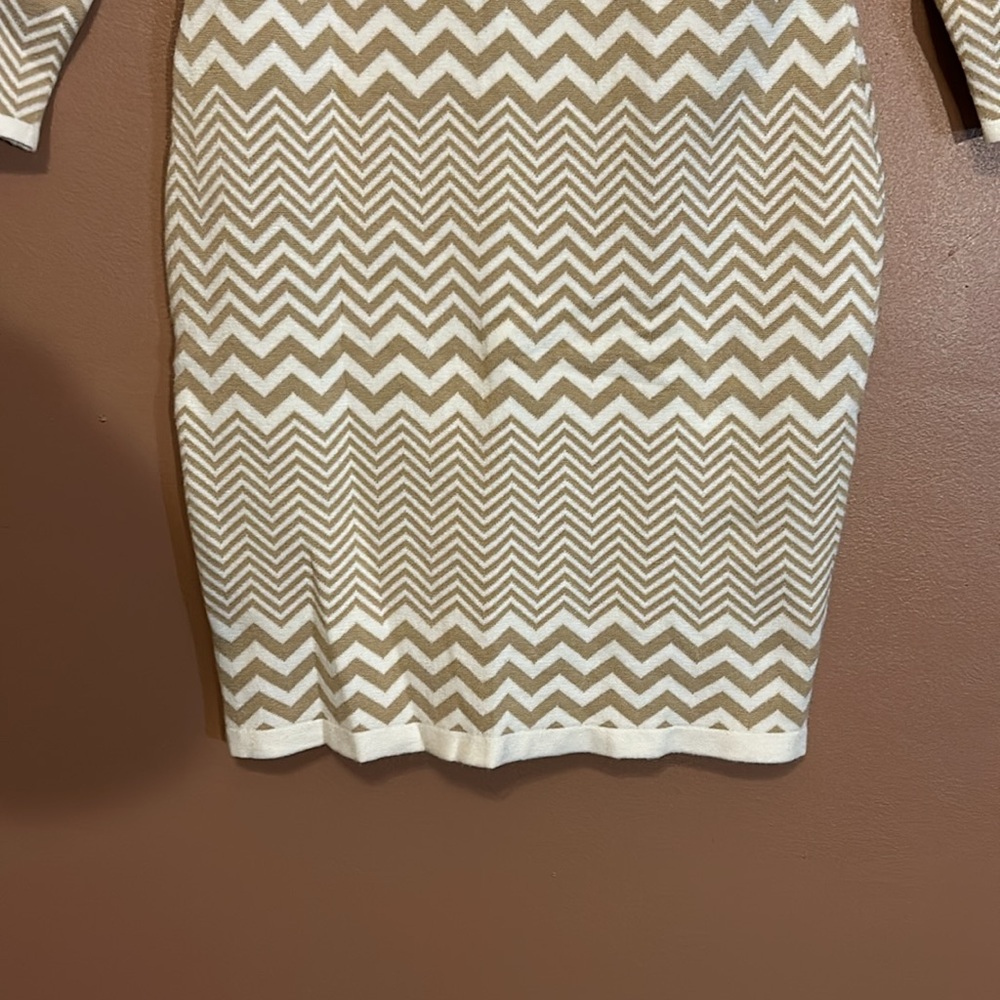 GOLD AND WHITE SWEATER DRESS - Picture 3 of 4